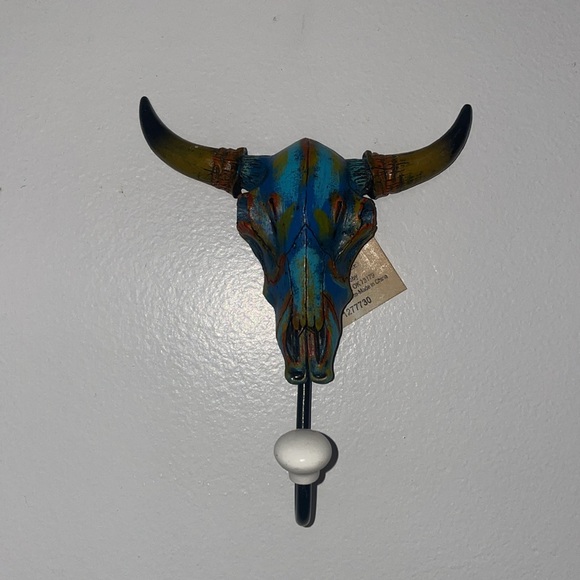 NWT animal skull with horns and hook. Hangers selling both for one price. - Picture 6 of 7